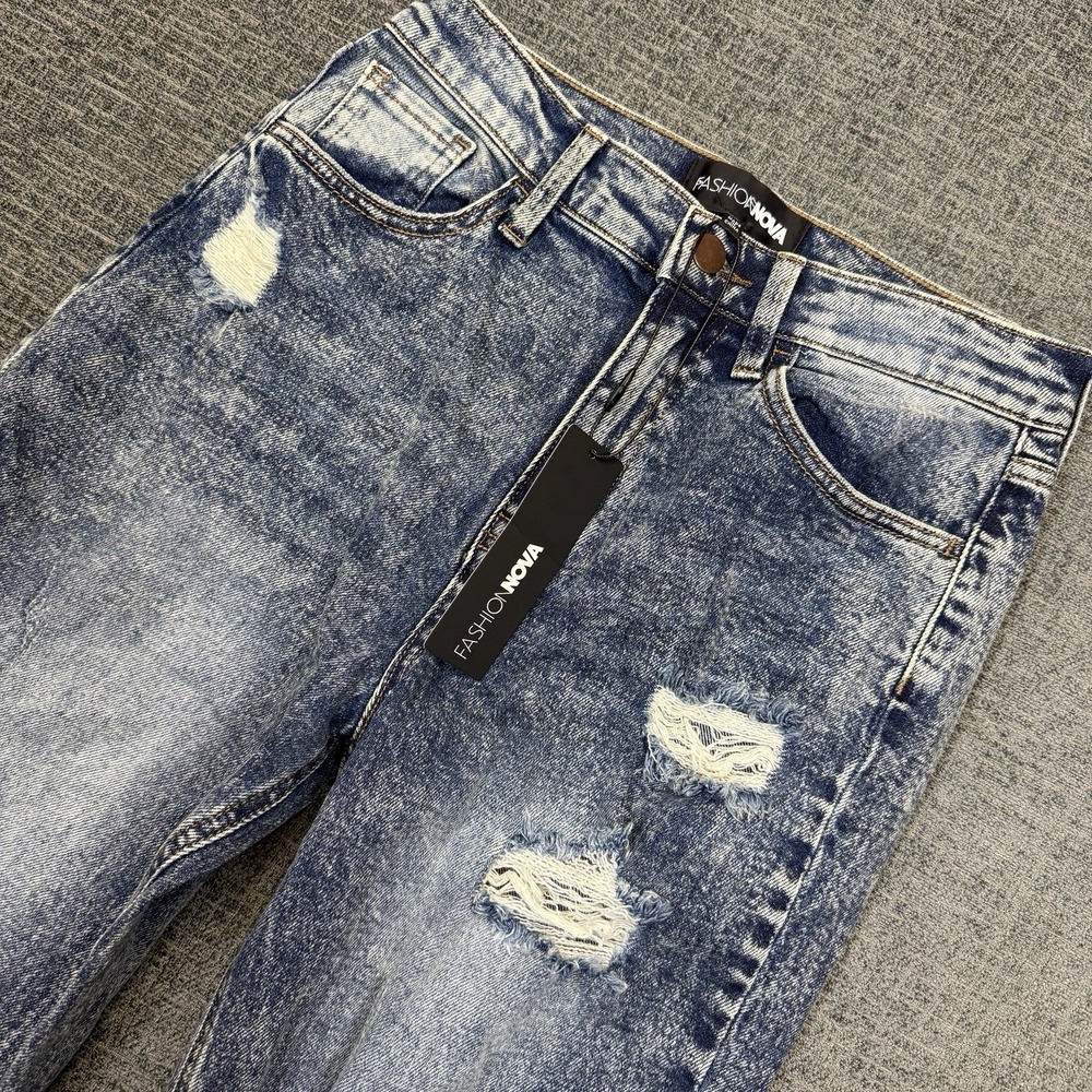 Fashion Nova Go Off Boyfriend Distressed Jeans Womens Size 3 (28x29) Grunge NWT